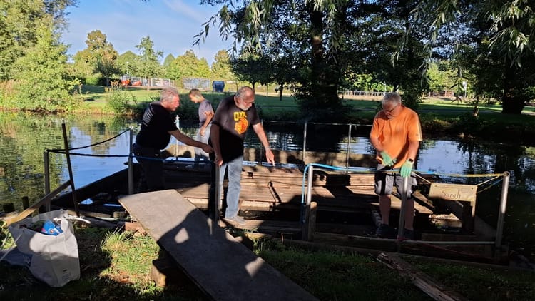Unser Floss schwimmt wieder
